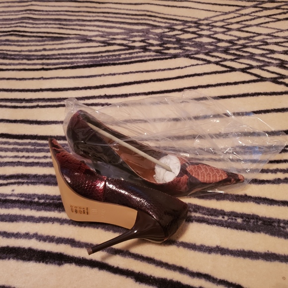 Heels - Picture 1 of 1